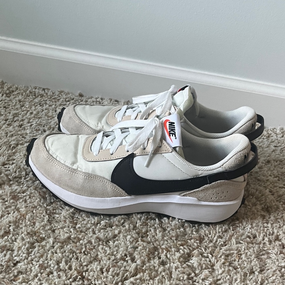 Nike women Waffle Debut shoes size 9